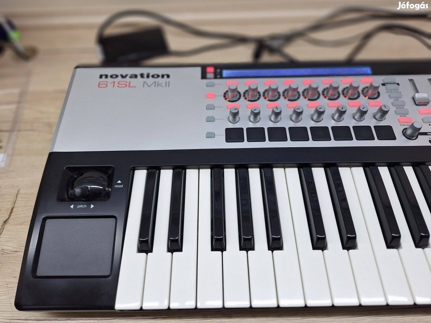 Újszerű Novation SL61 MK2 Midi vezérlő billentyűzet