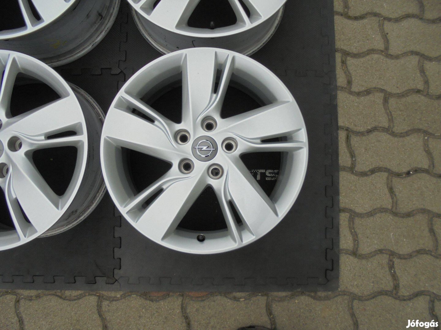 Újszerű Opel 5 x 115-ös gyári alufelni eladó