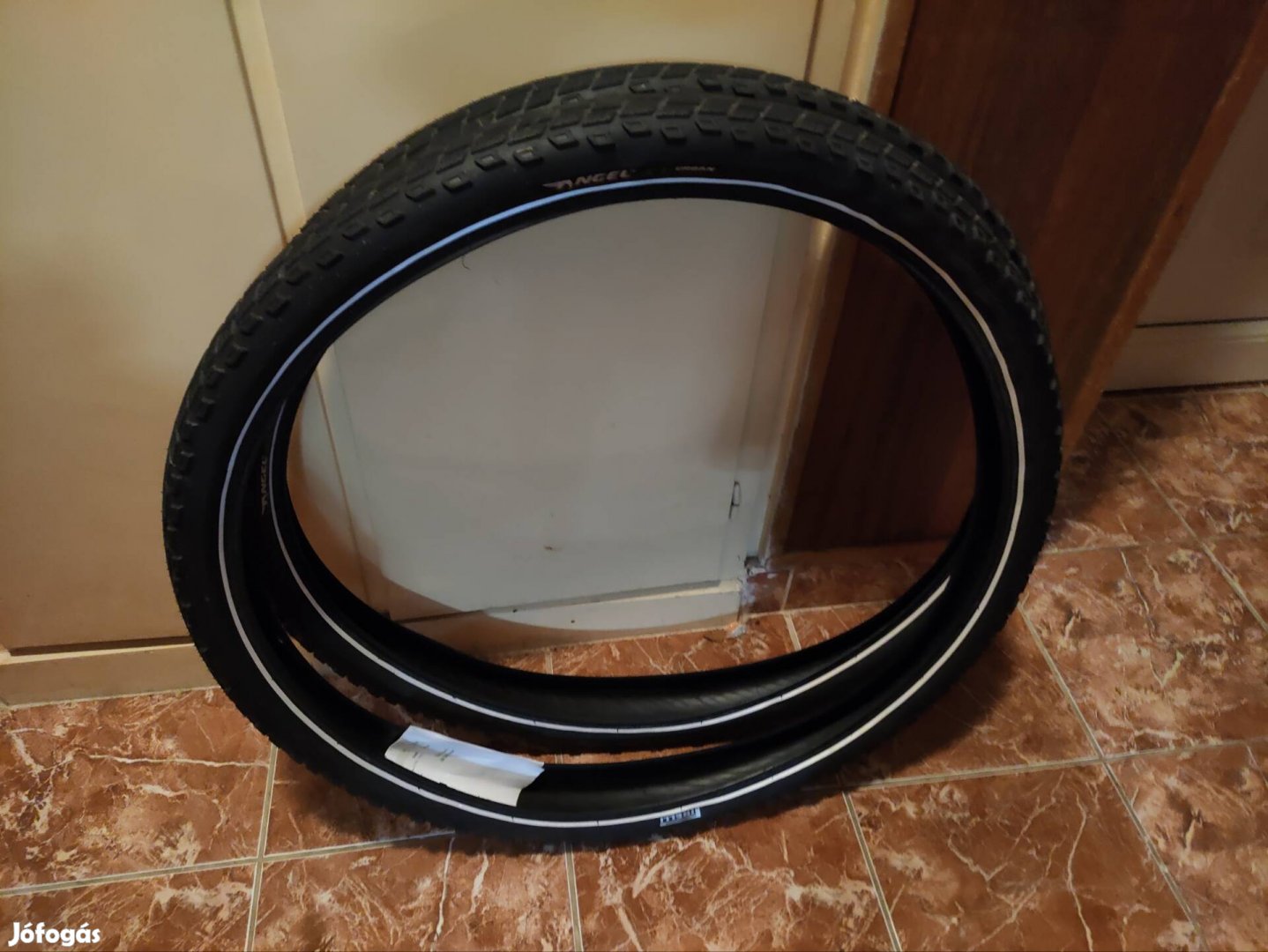 Újszerű Pirelli Angel Urban XT 62x622 MTB gumik