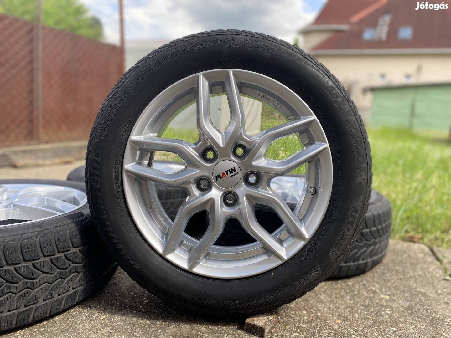 Újszerű Platin 16"-os 5x114.mm alufelni szett 205/55R16 téli gumikkal