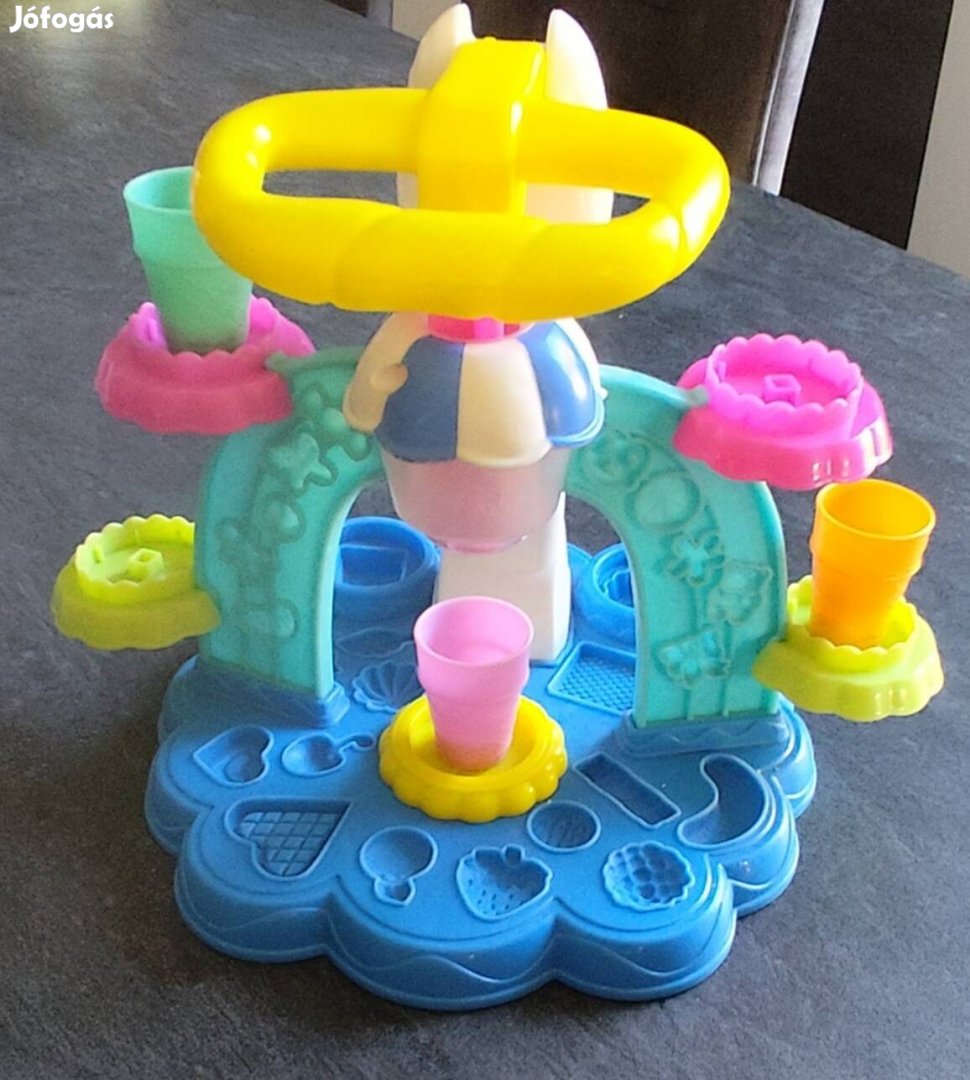 Újszerű Play-Doh fagyikészítő (gyurma nélkül)