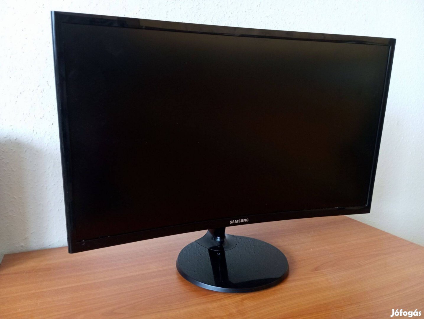 Újszerű Samsung 24" 60 cm Ívelt monitor Full HD