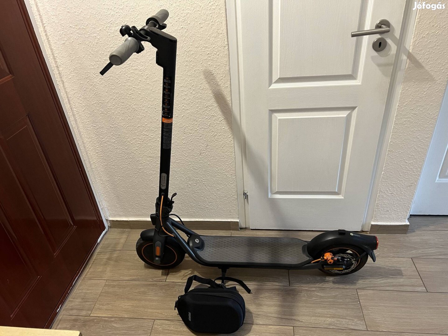 Újszerű Segway Ninebot Kickscooter F40 (1150km)
