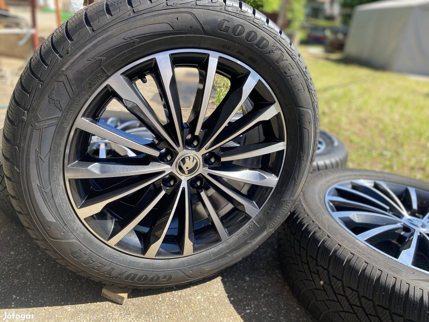 Újszerű Skoda Kodiaq gyári 18"-os alufelni szett 