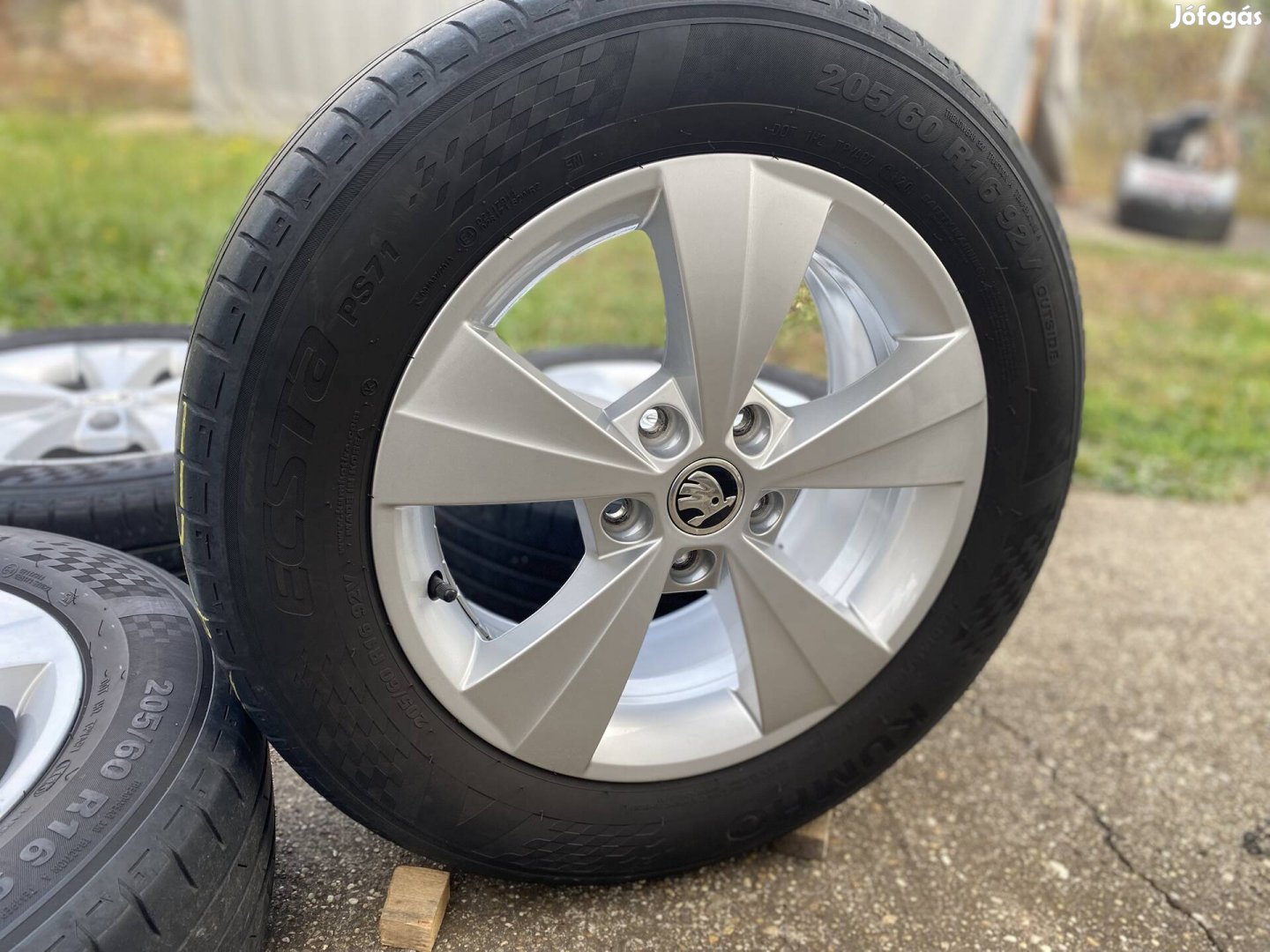 Újszerű Skoda Octavia gyári 16"-os alufelni szett 205/60R16