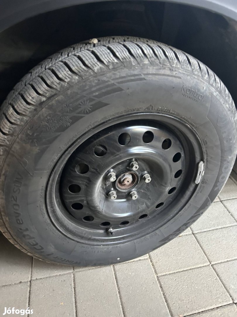 Újszerű Suzuki Vitara Scross r16 téligumi Tpms