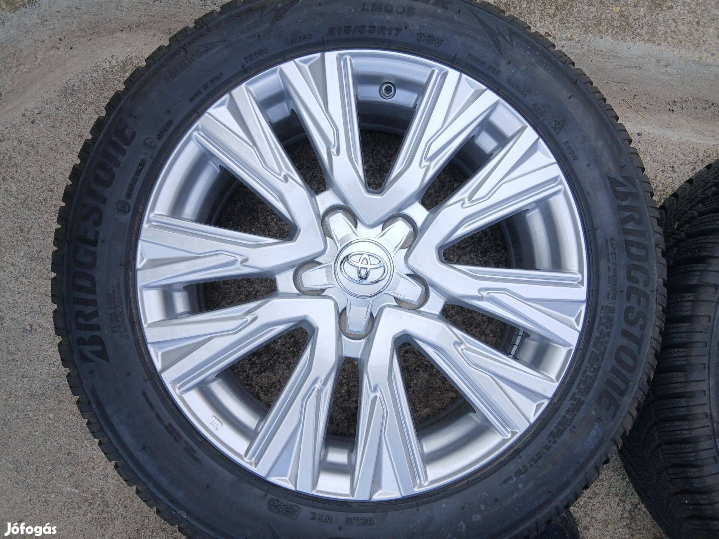 Újszerű Toyota Yaris Cross 17" alufelni felni szett téli gumikkal