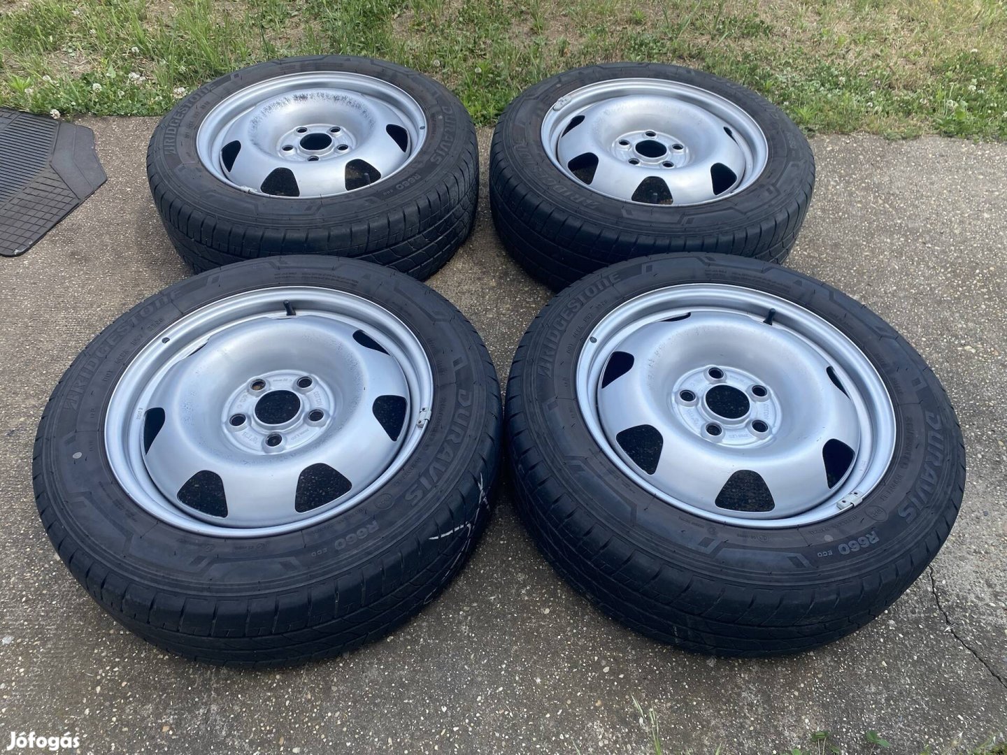 Újszerű VW Caravelle gyári 17"-os felni 5x120 7x17" ET55
