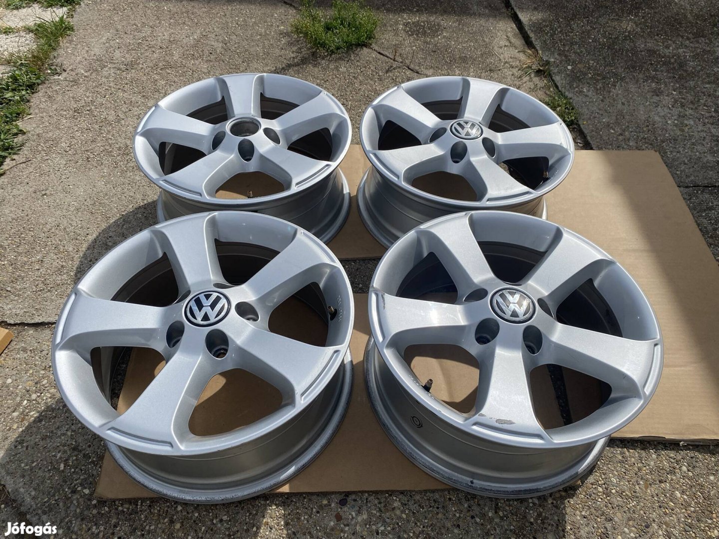 Újszerű Volkswagen Passat B7 gyári 16"-os alufelni szett 