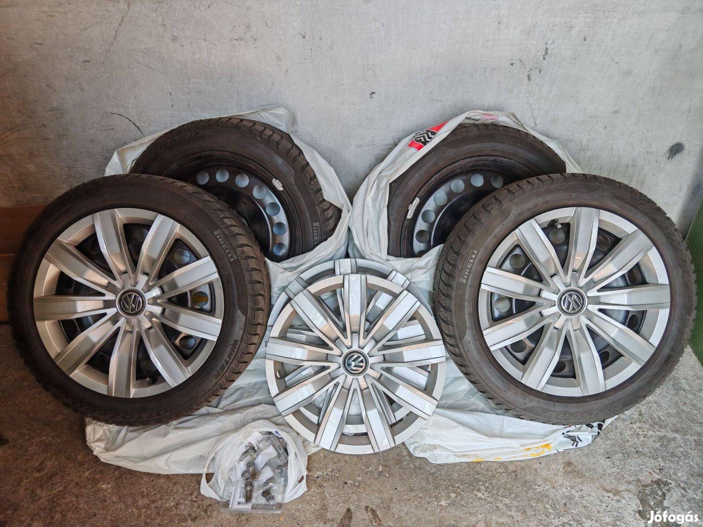 Újszerű Volkswagen téli gumi garnitúra lemezfelnin! 205/50R17! BP!