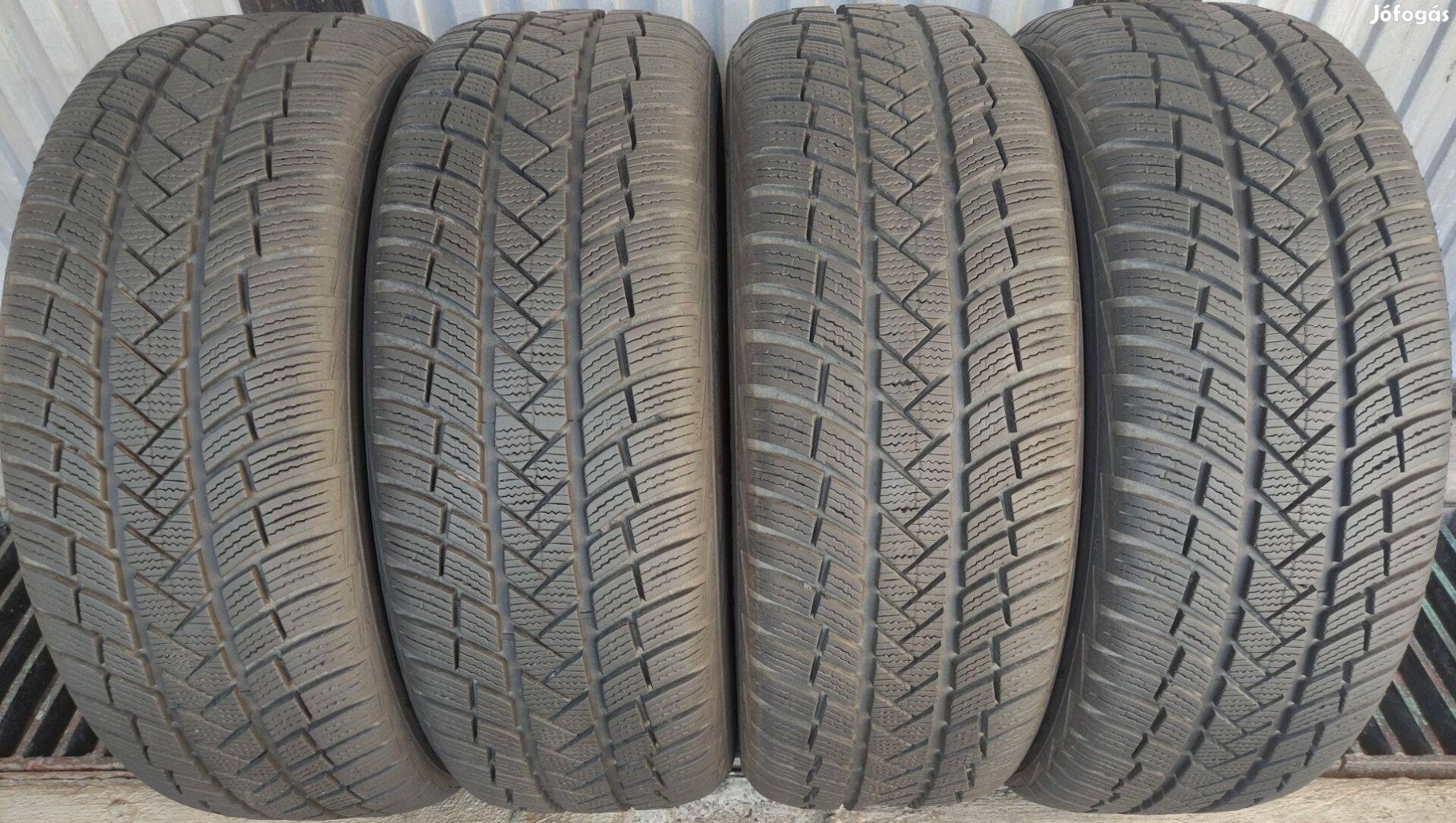 Újszerű Vredestein 215/55 R17 215/55R17 XL téli gumi fél ár alatt!