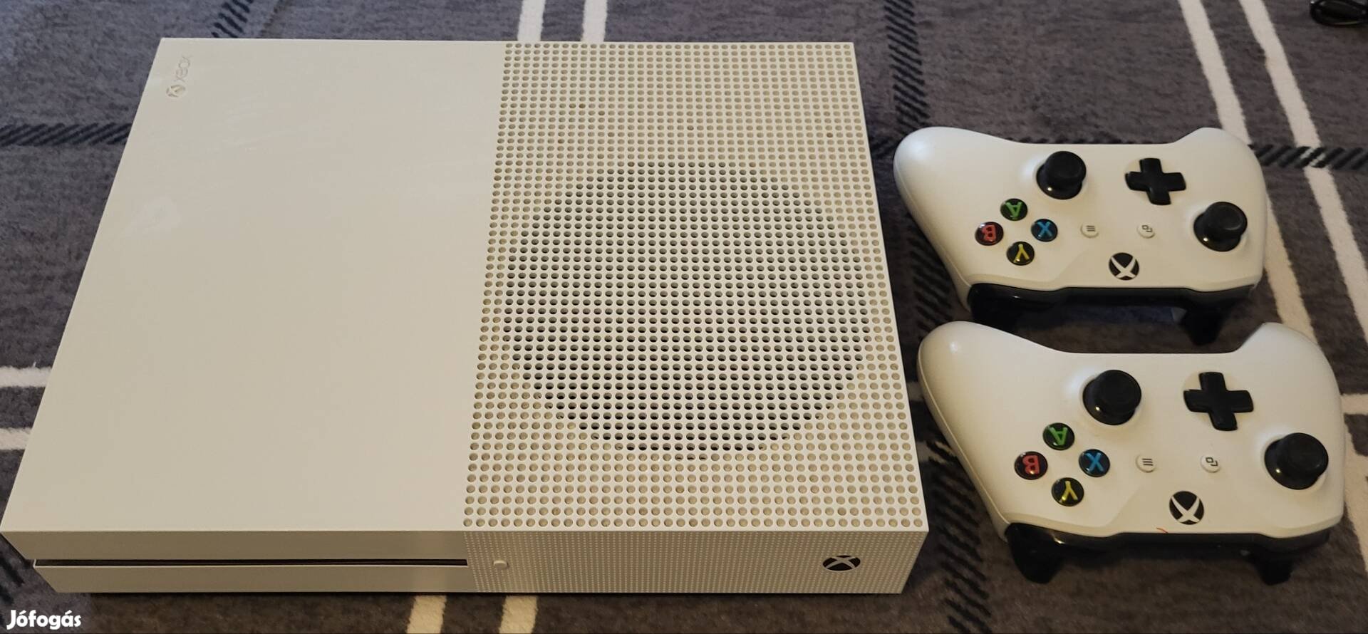 Újszerű Xbox One S 2db karral!