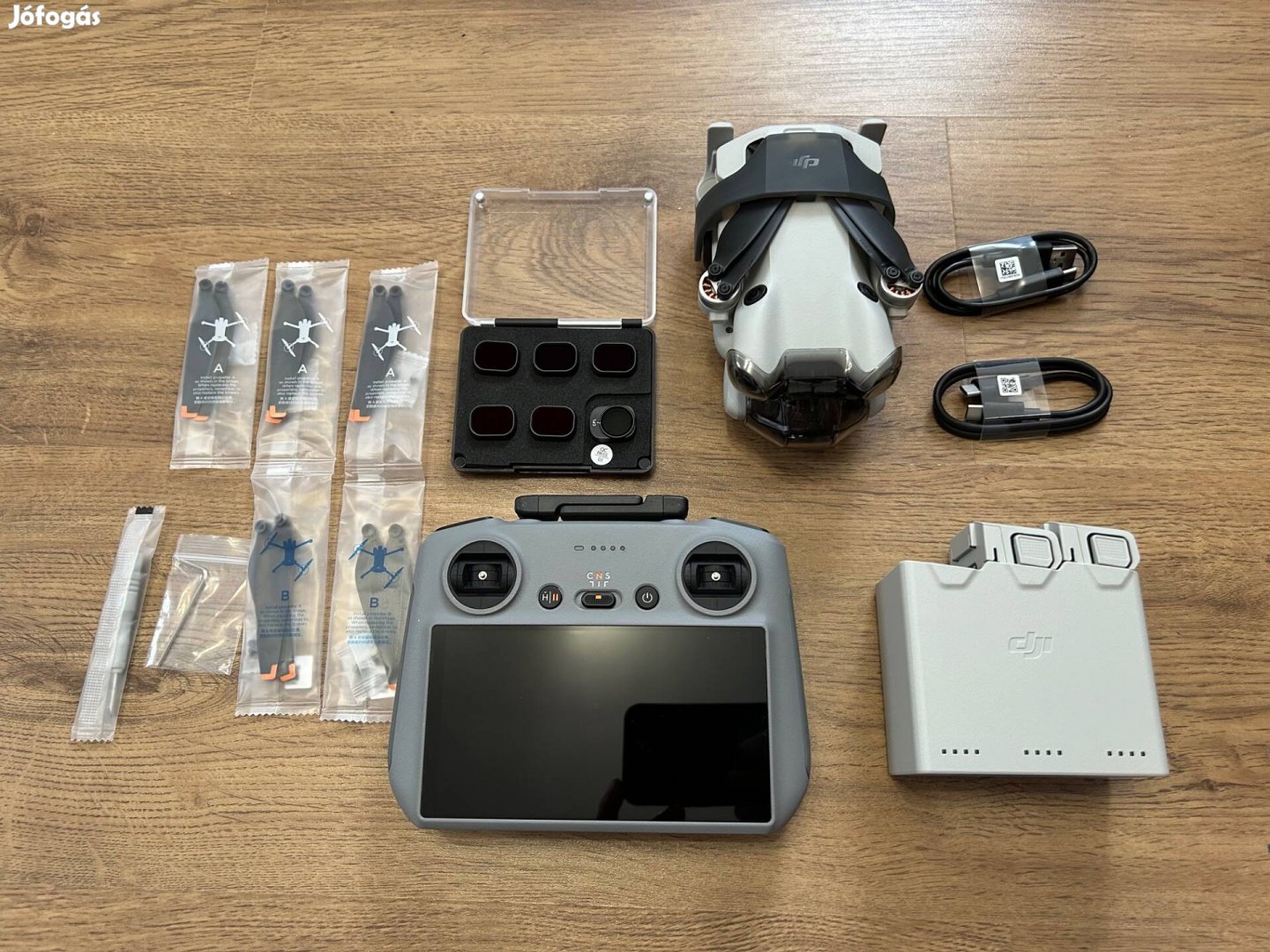 Újszerű, 120m magasságlimit nélküli, C0 matricás DJI Mini 4 Pro FMC