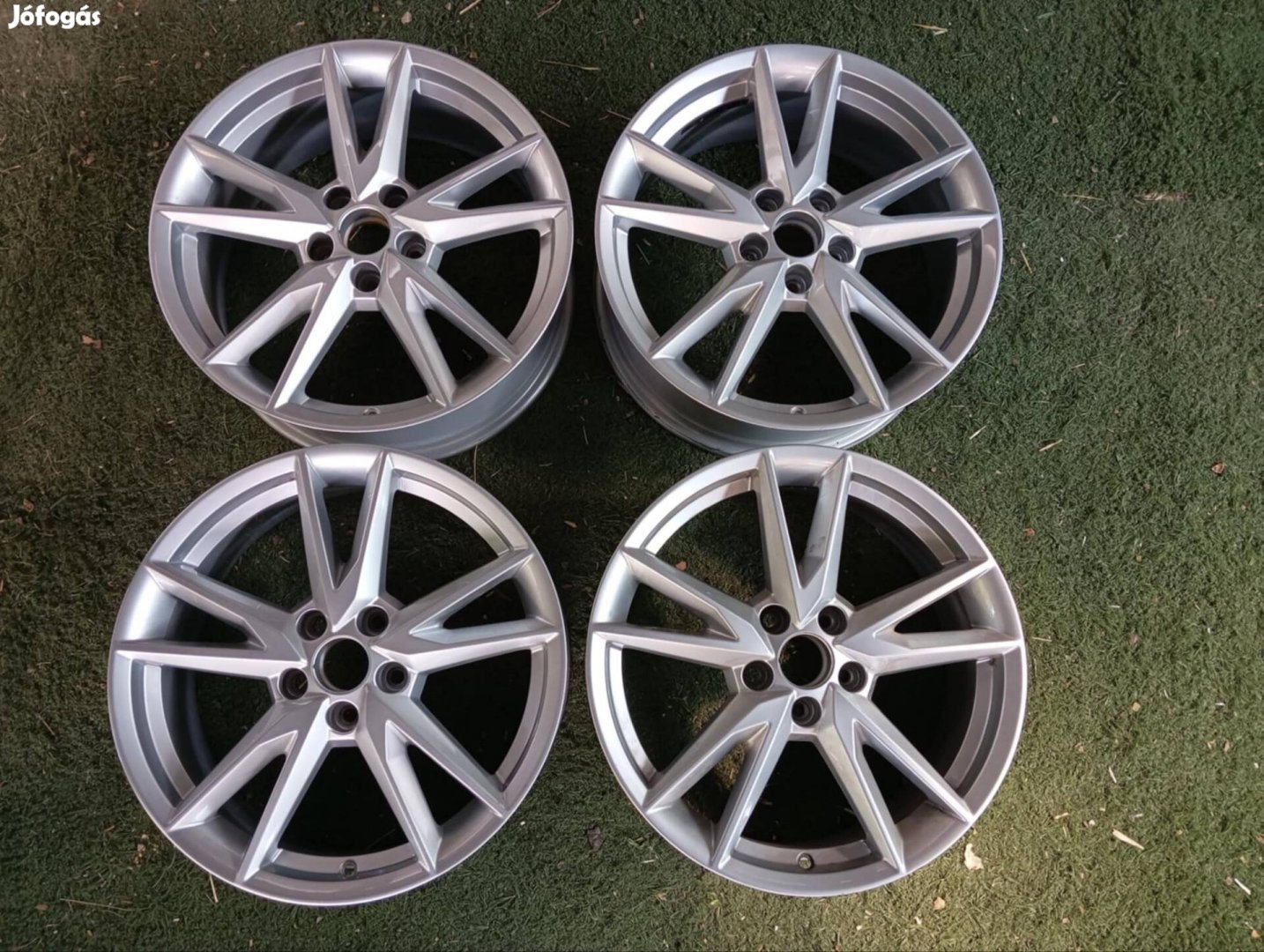Újszerű, 18" Audi gyári alufelni garnitúra!