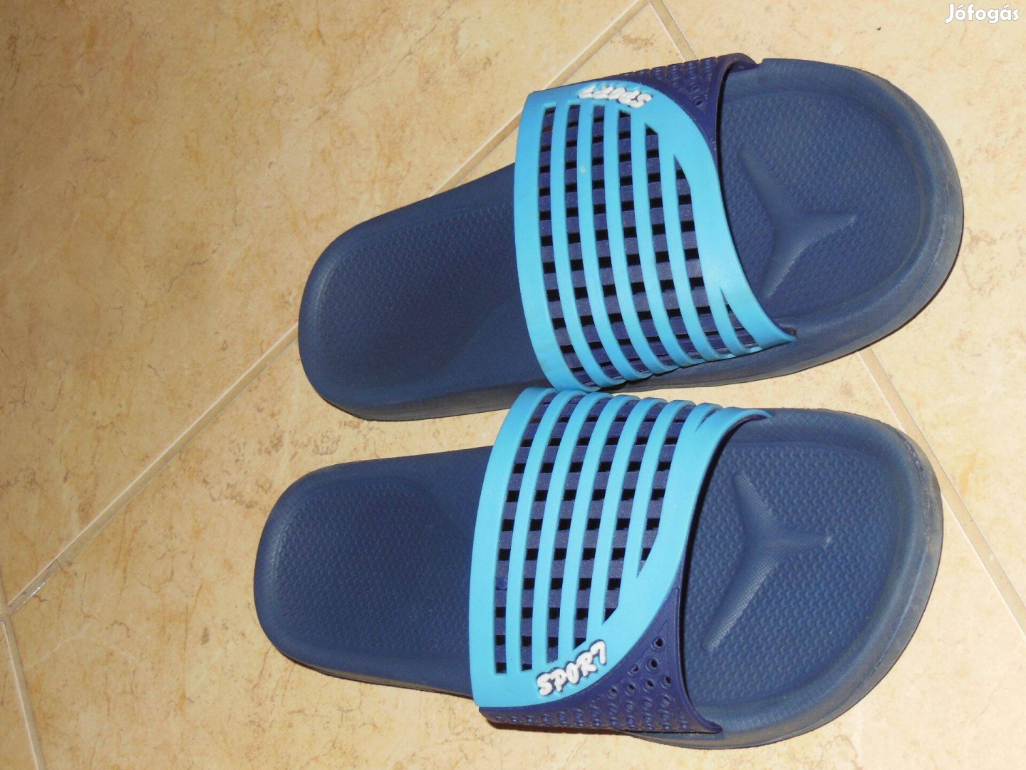 Újszerű, 41-es fiúférfi strand papucs