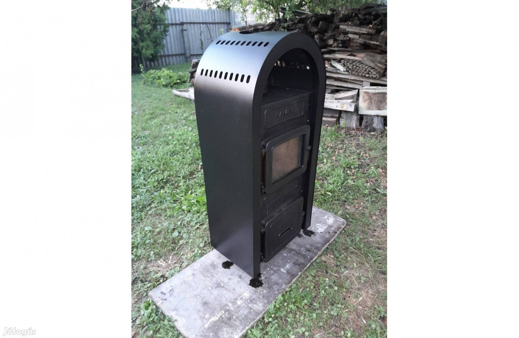 Újszerű, 8 kw-os kamino kandalló, füstcsövekkel