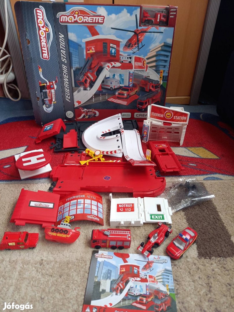 Újszerű! Majorette Creatix tűzoltóállomás sok ajándék autóval