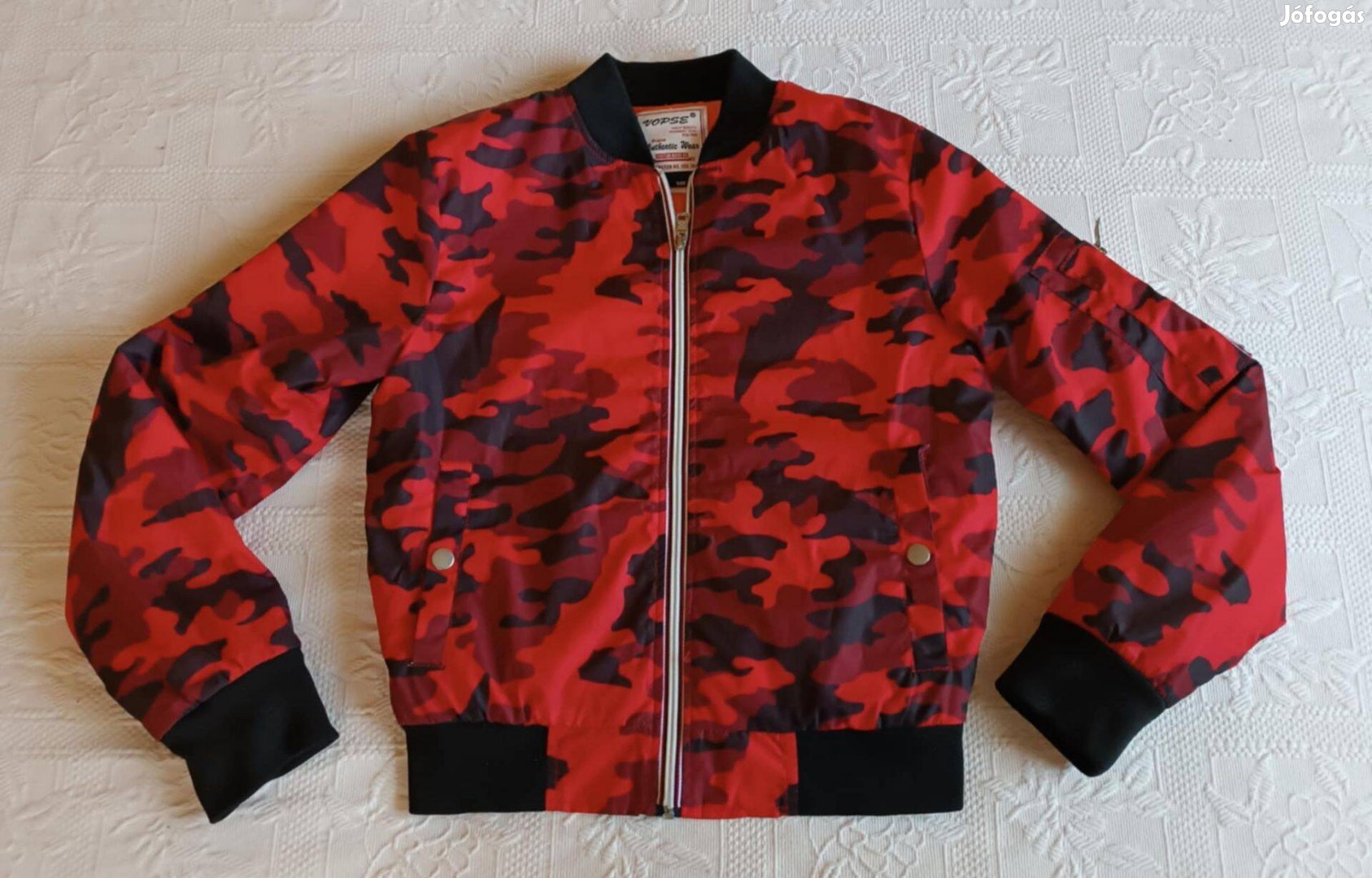 Újszerű Vopse Vagány Fiú Piros Terepmintás Bomber Dzseki S