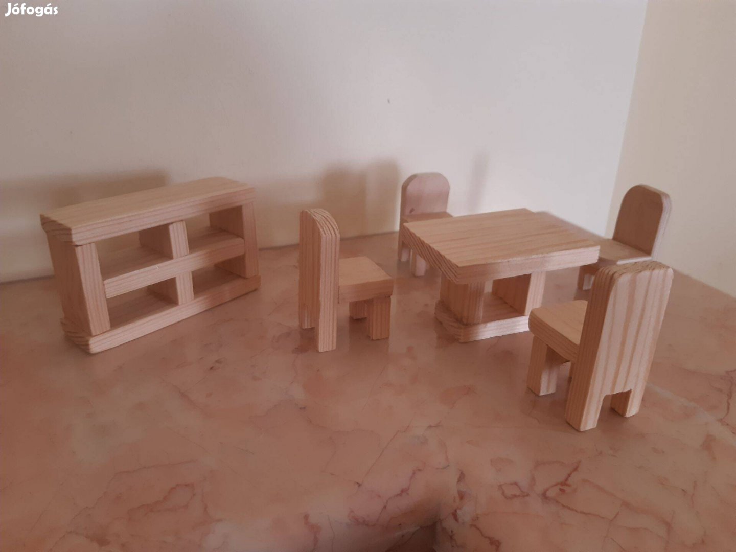 Újszerű ( 6 db ) fa bútor babaházhoz / bababútor / játékbaba bútor