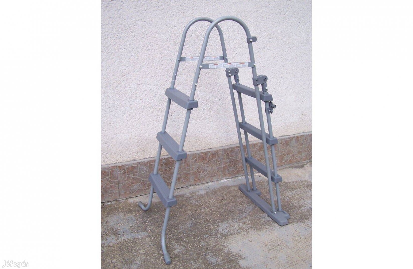 Újszerű Féláron 107 cm-es biztonsági medencelétra medence