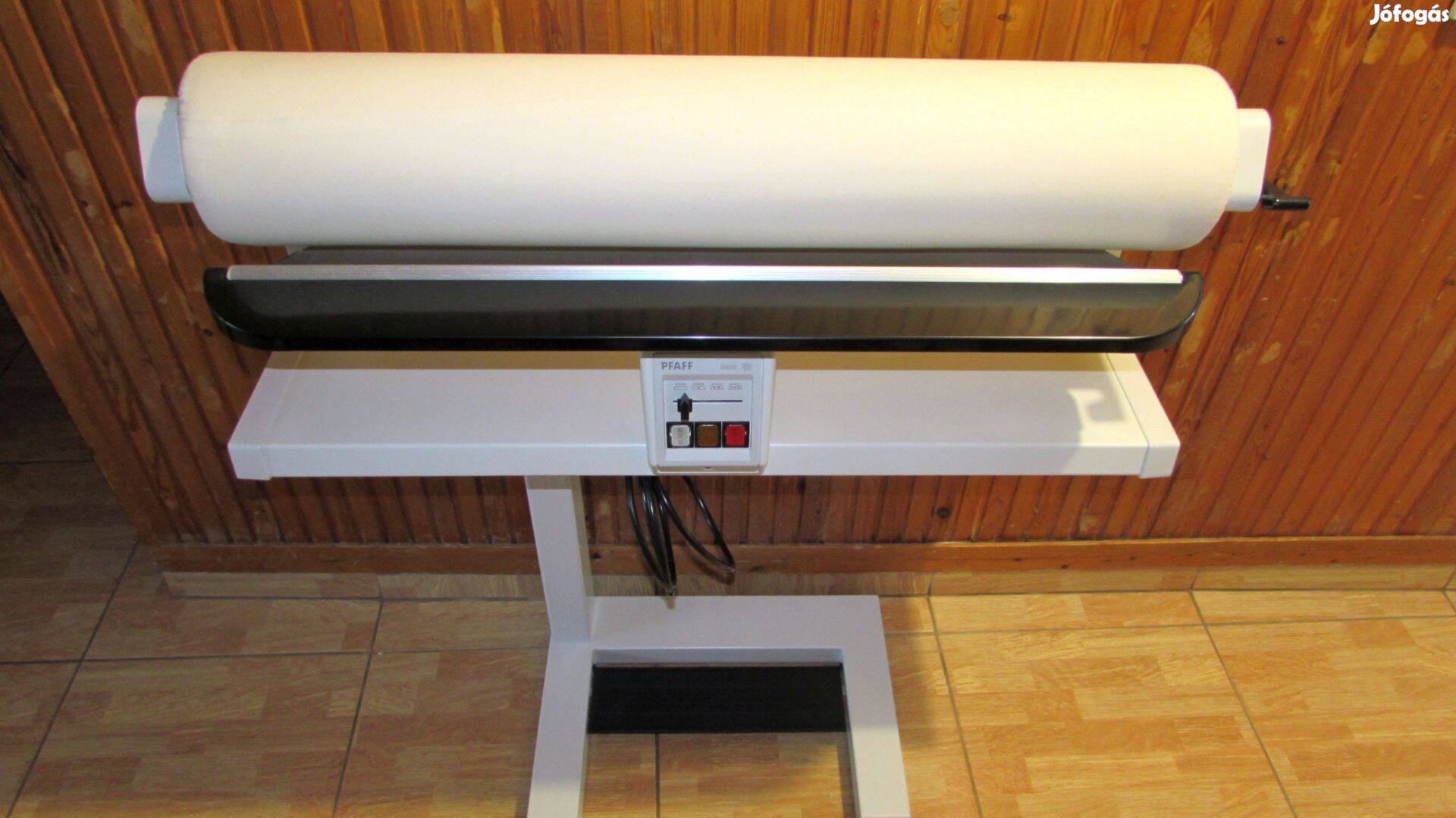 Újszerű Pfaff 856 típ. Gőzölős vasalógép 85 cm-es gőzös