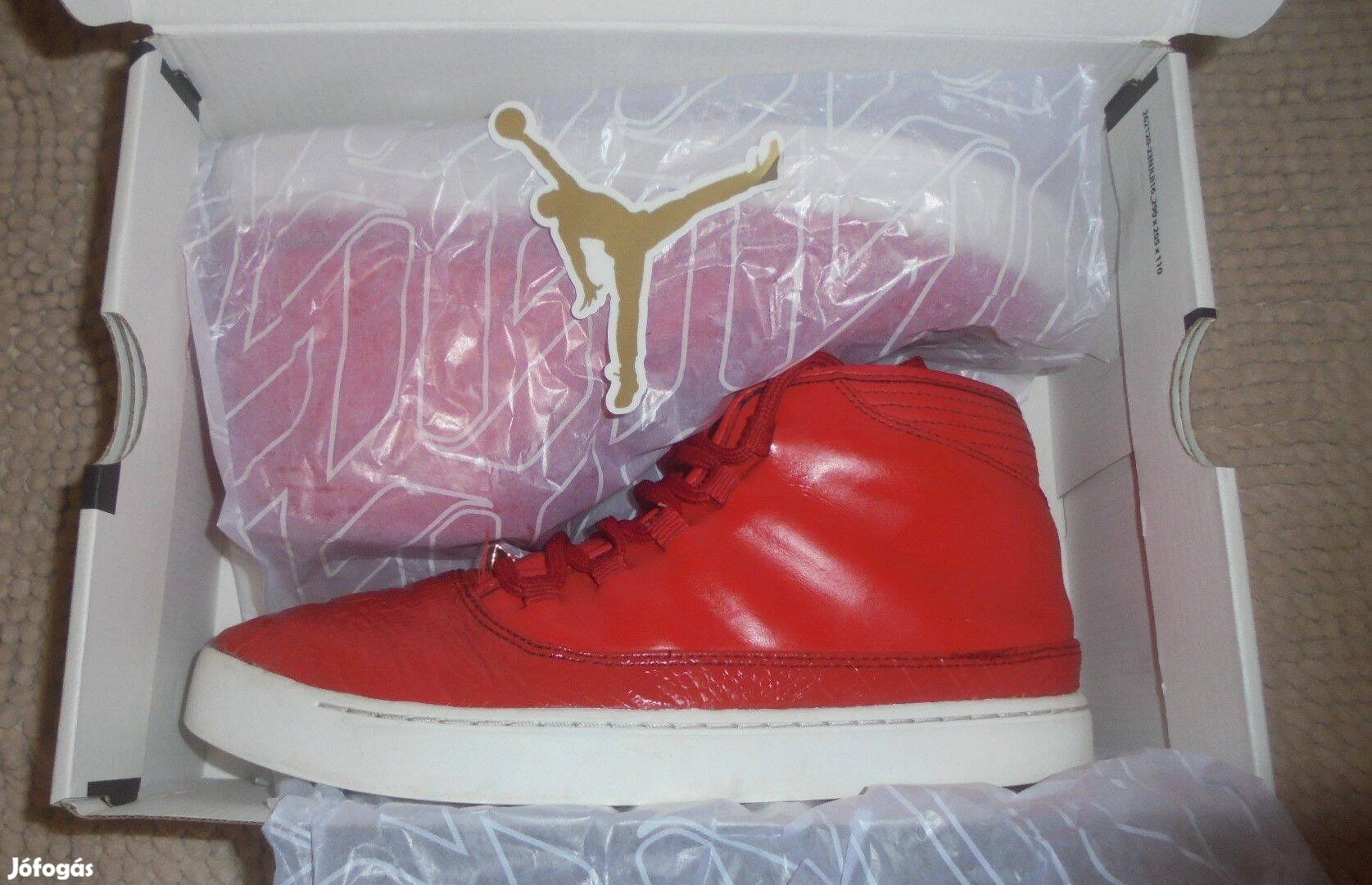 Újszerű, alig használt, bőr 39-s Nike Air Jordan Westbrook