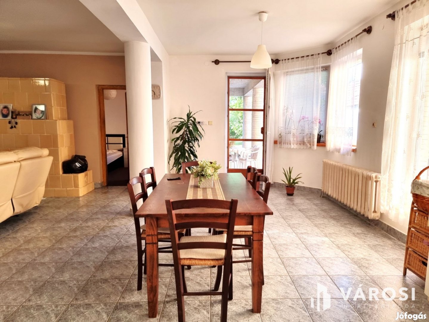 Újszerű, egyedi tervezésű kertes ház Körösladányban