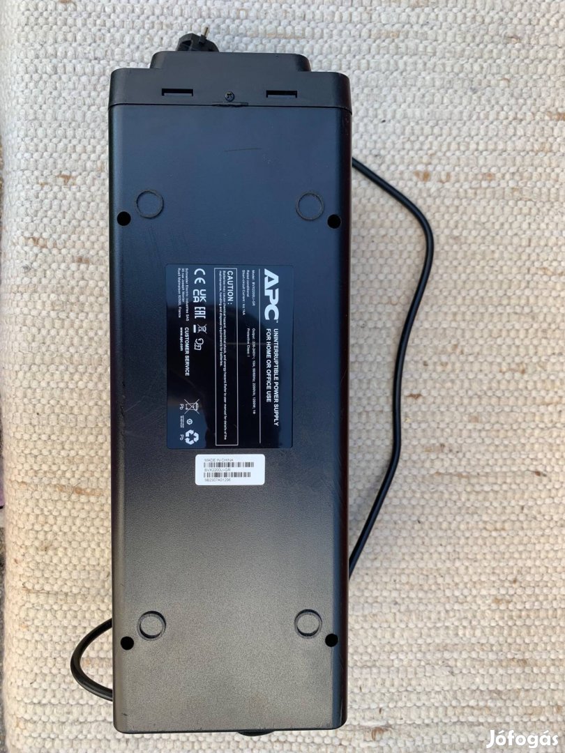 Újszerű (fél évet használt) APC Bvx2200LI-GR Easy Bvx 2200VA UPS