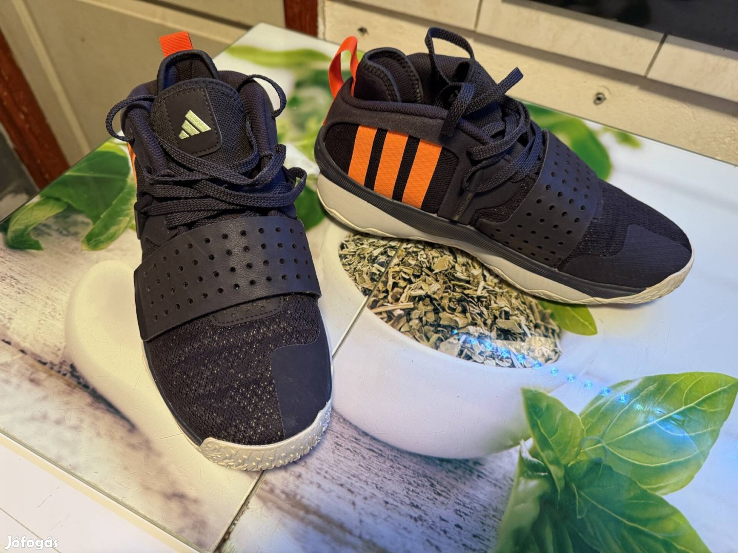 Újszerű, hibátlan állapotú férfi Adidas sportcipő