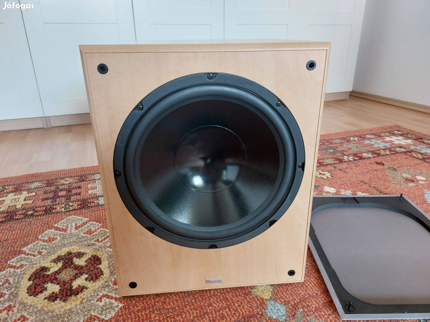 Újszerű (karcmentes) Magnat Motion SUB 300A subwoofer (mélynyomó 30cm)