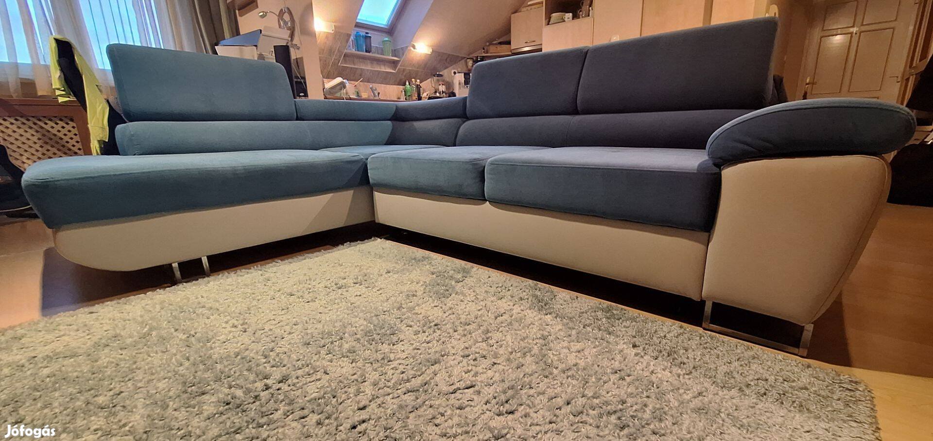 Újszerű, keveset használt jobbos kihúzhatóágyá alakítható