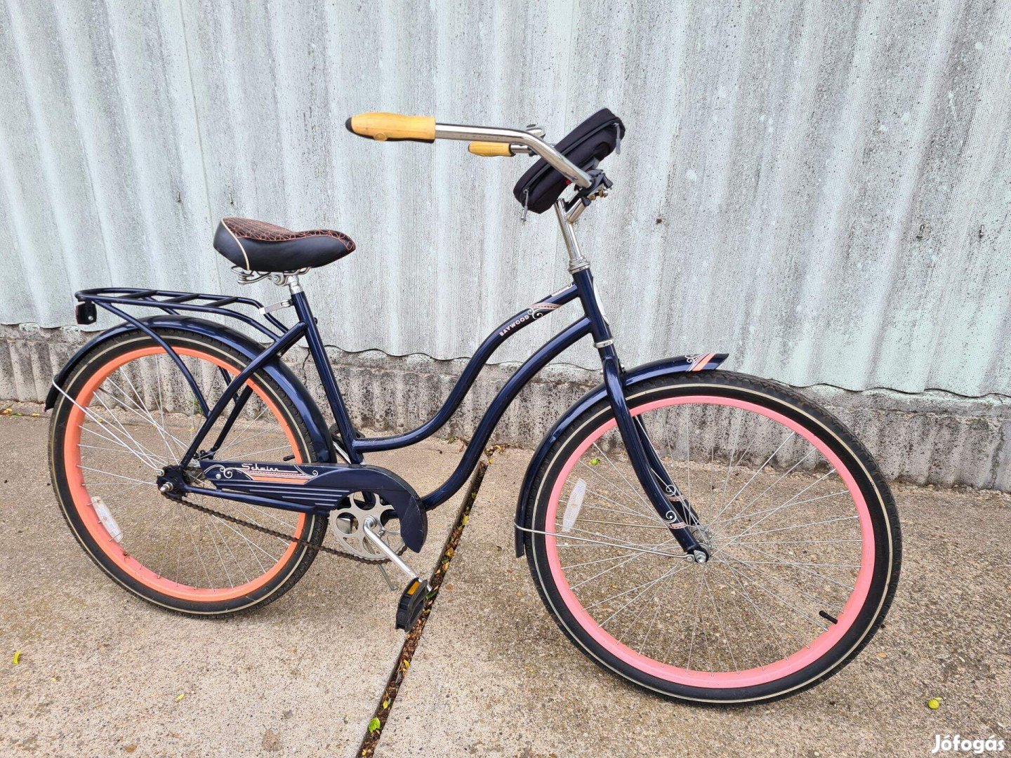 Újszerű, megkímélt 26" cruiser kerékpár
