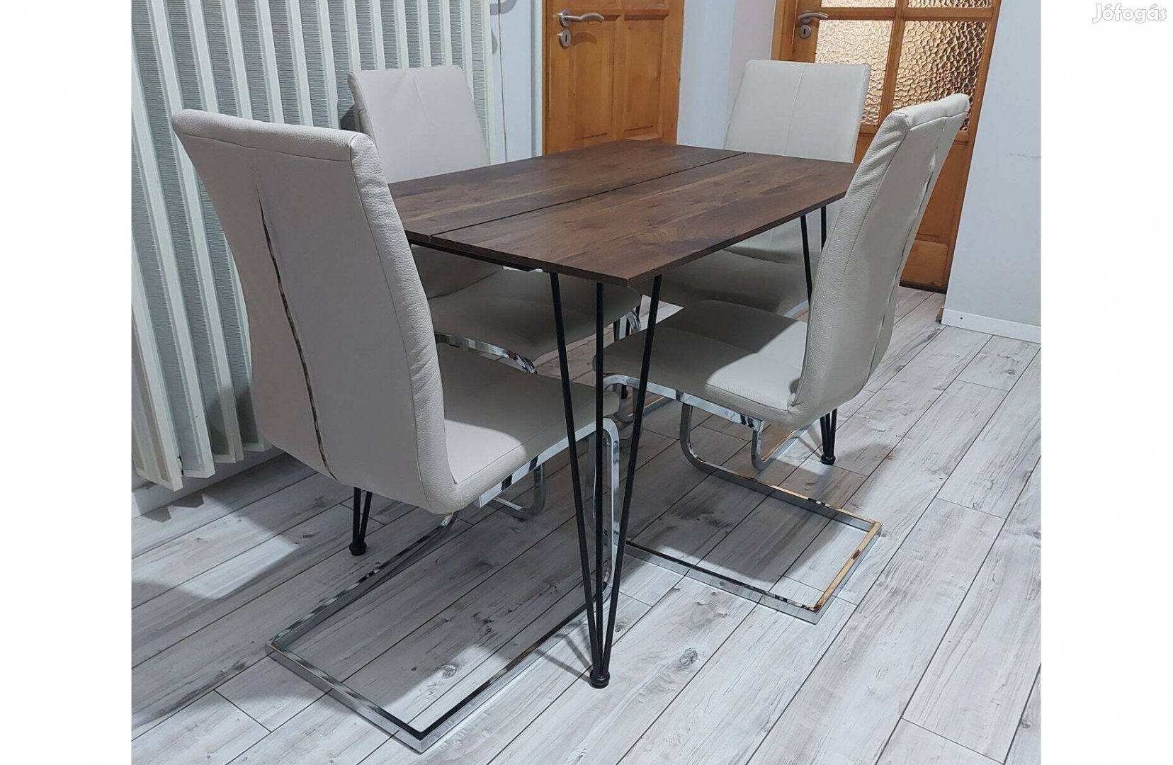 Újszerű, modern, 1 db asztal 4 db székkel