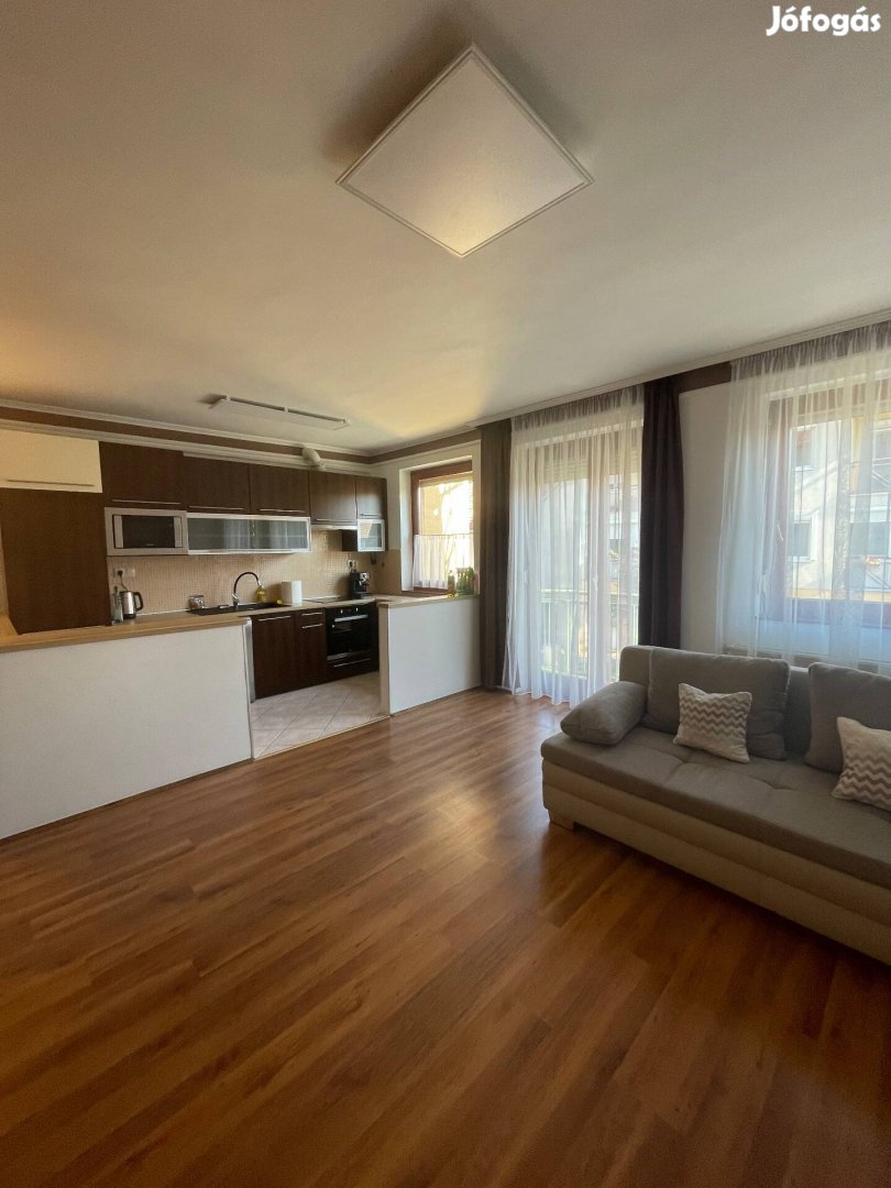 Újszerű, nappali és két szobás lakás kiadó Zalaegerszeg belvárosában!