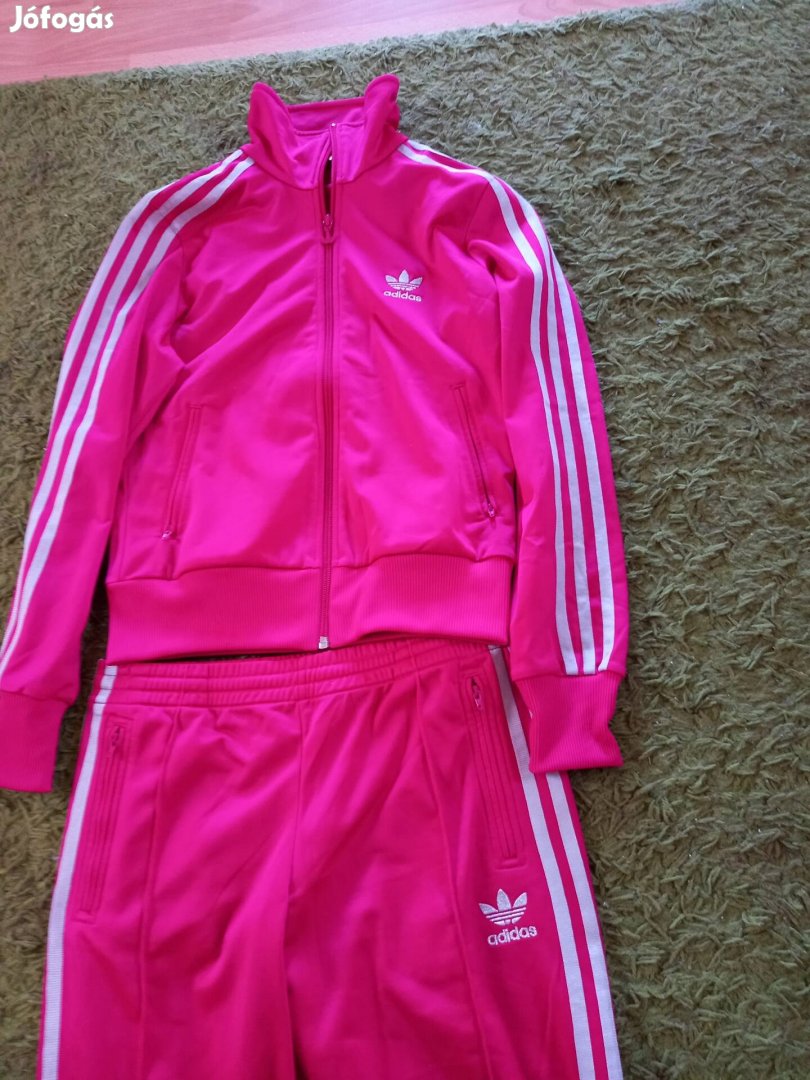 Újszerű, nem eredeti Adidas  tréningek M-es méretűek.