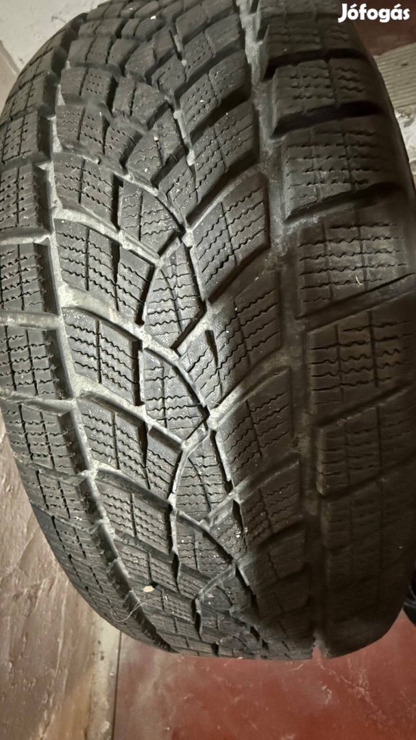 Újszerű állapotban 4 db. Goodyear téli gumi eladó!