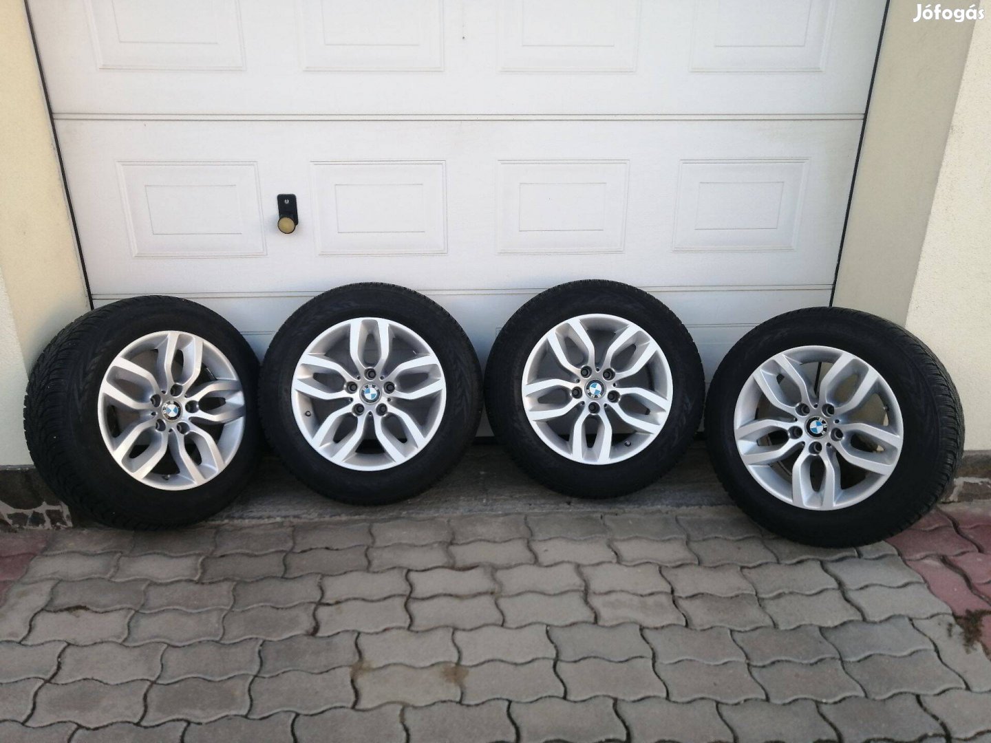 Újszerű állapotban lévő komplett téli kerék garnitúra eladó!