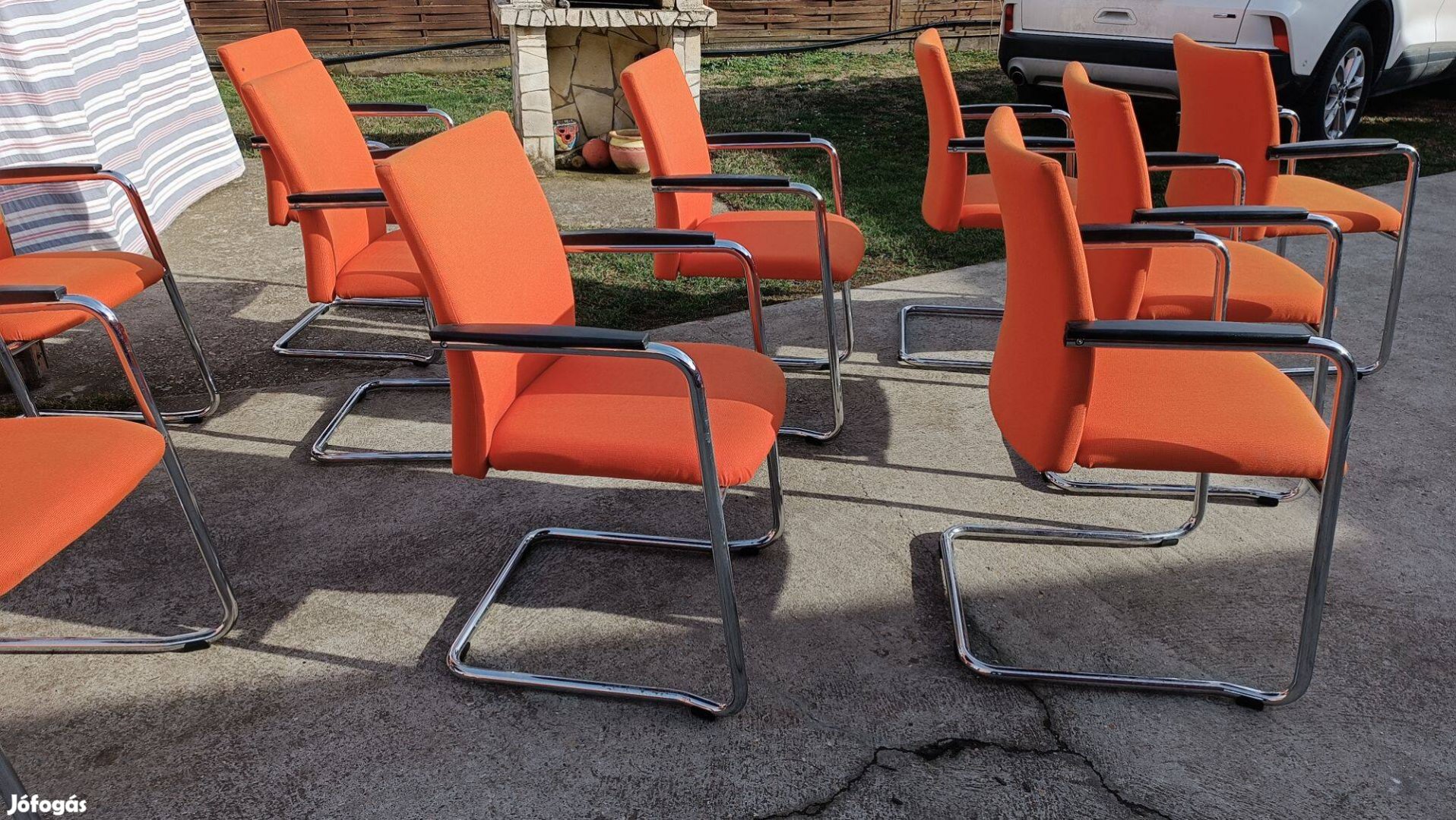 Újszerű állapotban lévő krómozott fém vázas székek 12 db