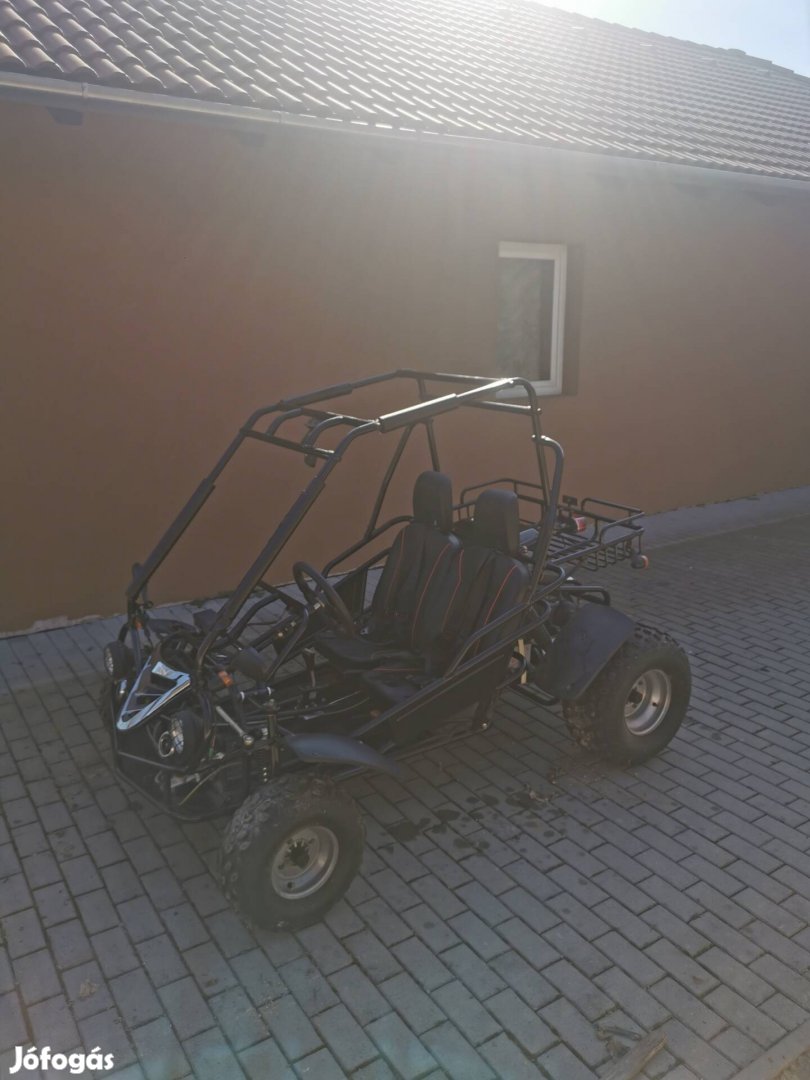 Újszerű állapotban lévő terepgokart