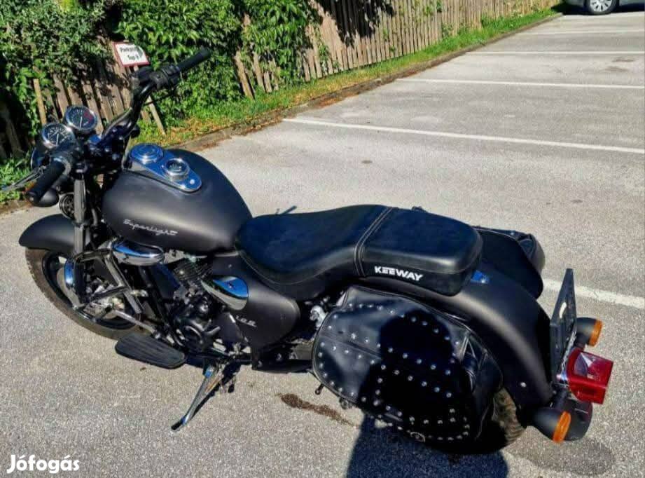 Újszerű állapotú,7753 km-t futott Keeway K23 Superlight Chopper.