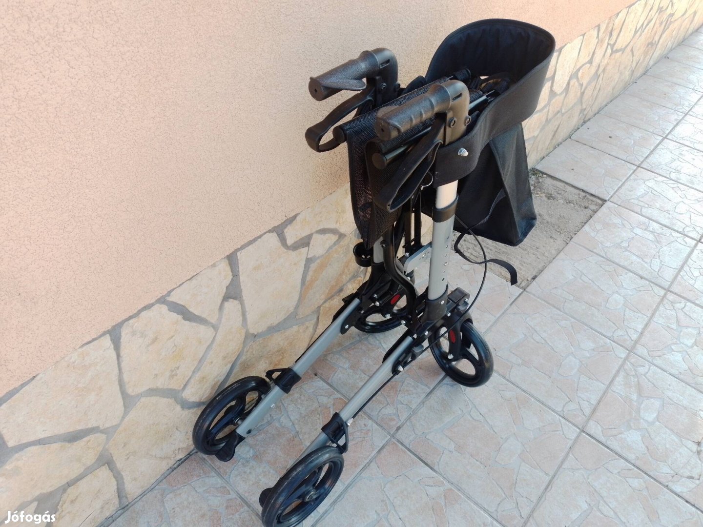 Újszerű állapotú Rollator orvosi segédeszköz. 