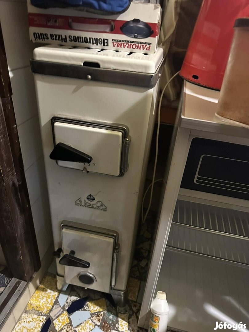 Újszerű állapotú Róman kályha