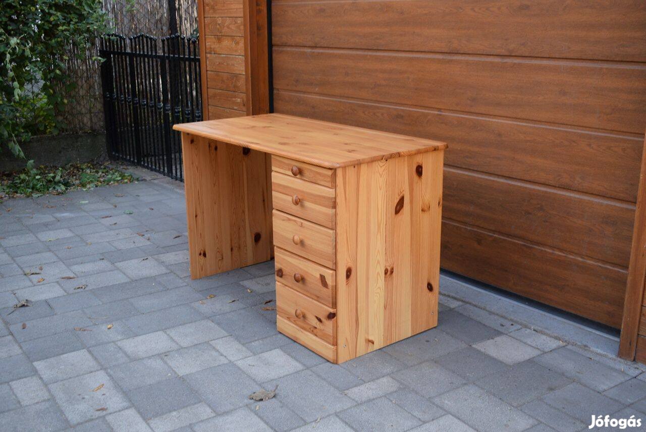 Újszerű állapotú tömör fenyő íróasztal