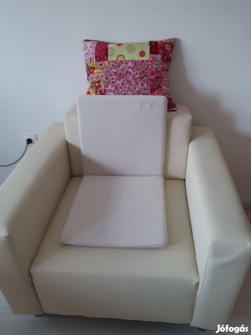 Újszerű bézs színű, hibátlan textilbőr fotel