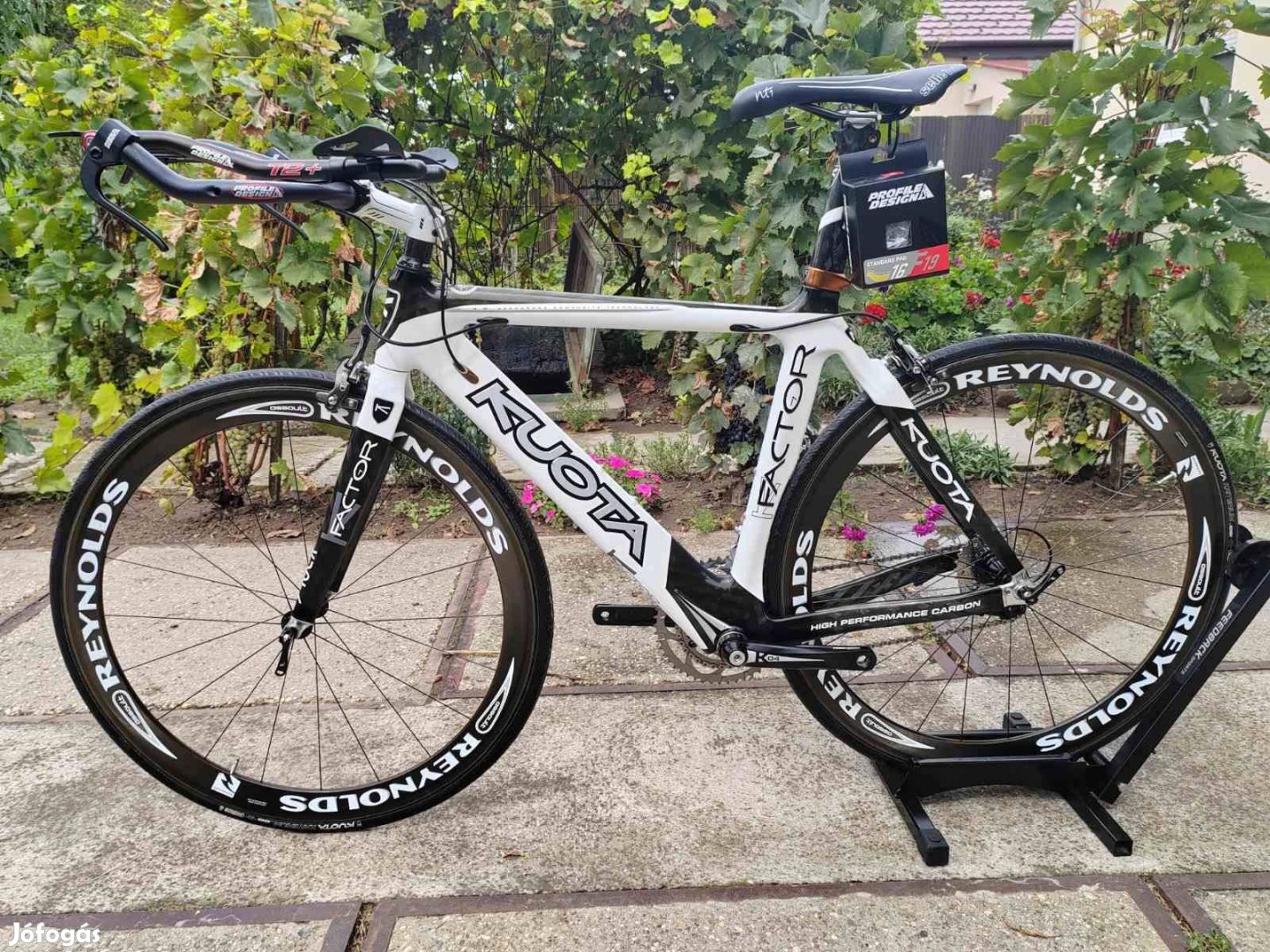 Újszerű carbon Kuota K-Factor országúti triatlon időfutam TT kerékpár