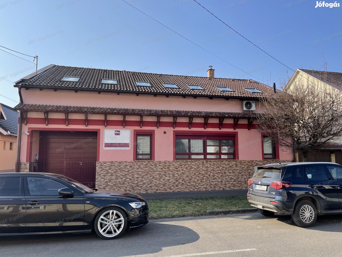 Újszerű családi ház 3 db különálló apartmannal a felsőszinten