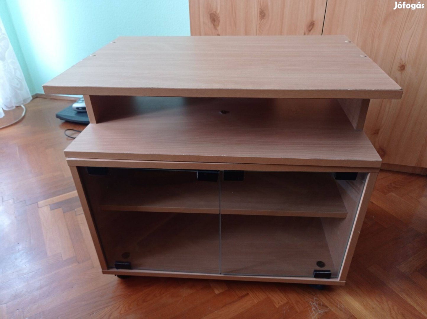 Újszerű dohányzó asztlal-laptop asztal- éjjeli szekrény 60*55*40