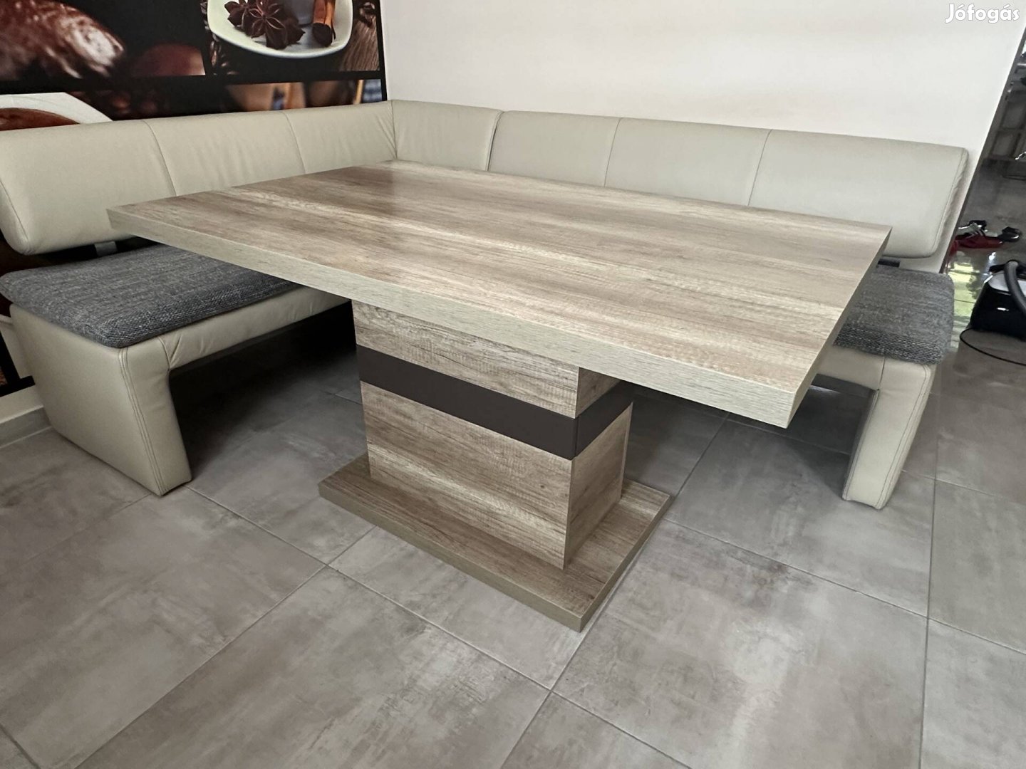 Újszerű étkező pad eredeti bőrből asztallal