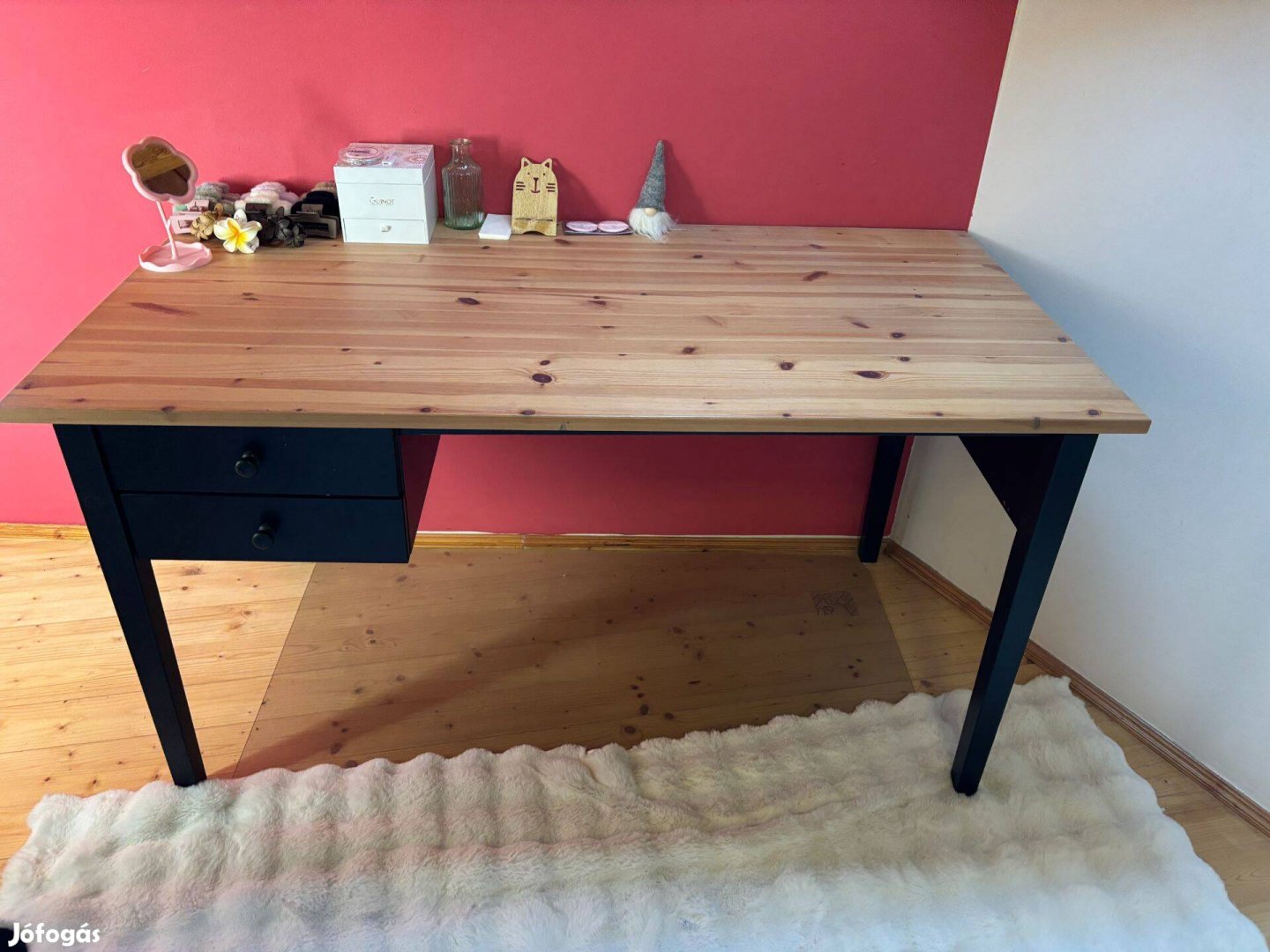 Újszerű fa íróasztal