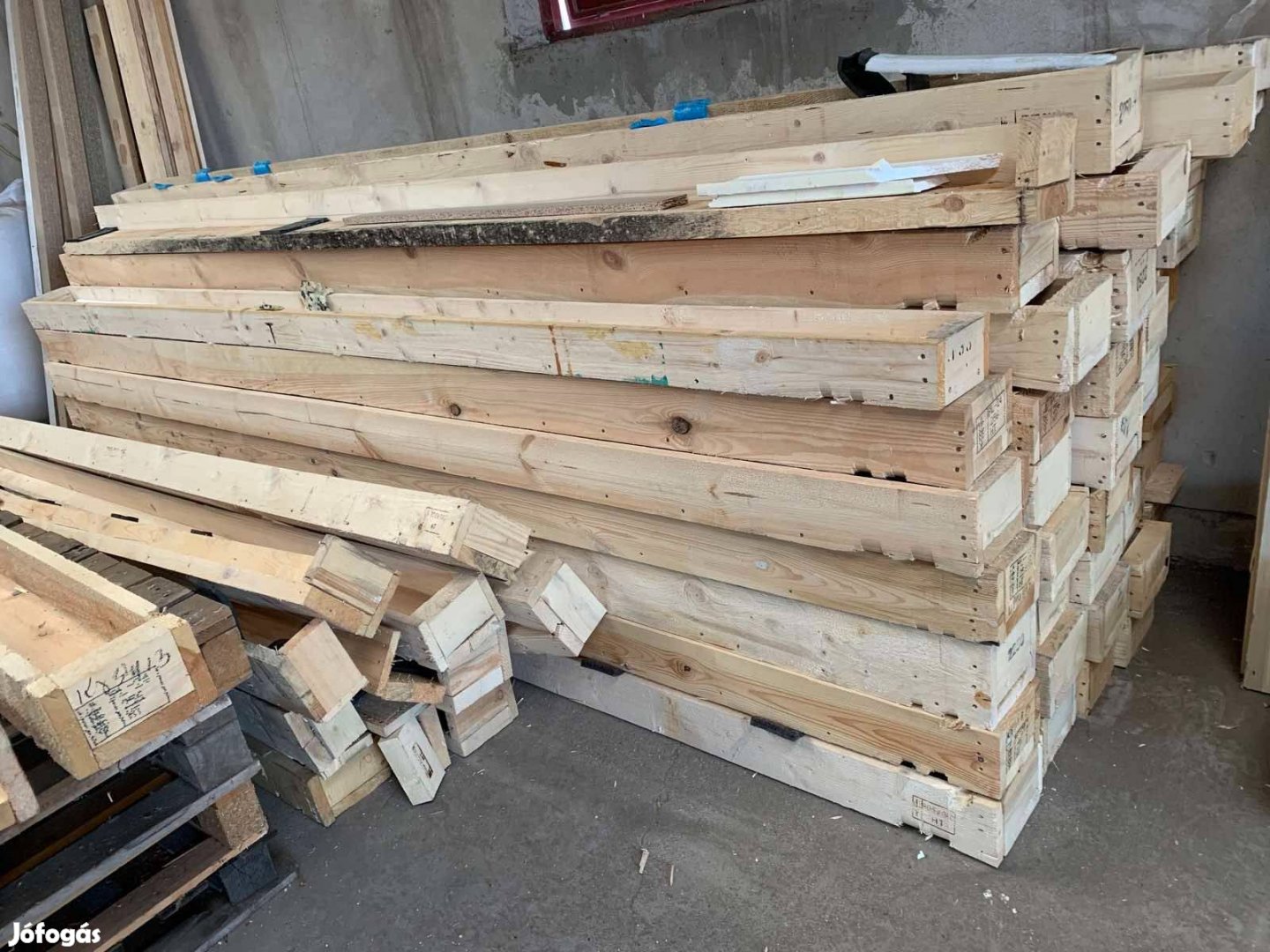 Újszerű faanyag deszka kaloda - 10fm / 3000Ft